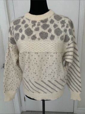 Snowy Peak of New Zealand Cream & Gray Mohair blend Crewneck Sweater Size Small